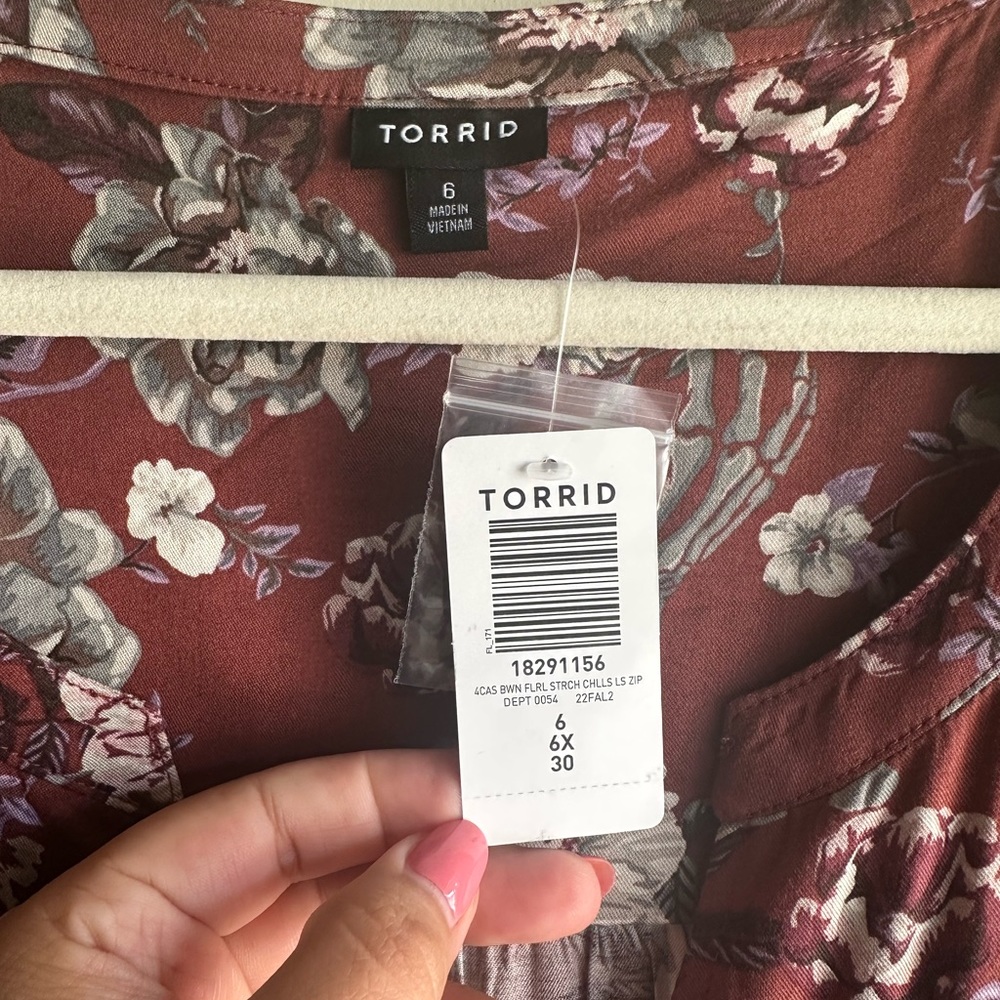 TORRID - Mini Challis Zip-Front Shirt Dress - Skulls & Florals - Plus Size 6X - Picture 7 of 10
